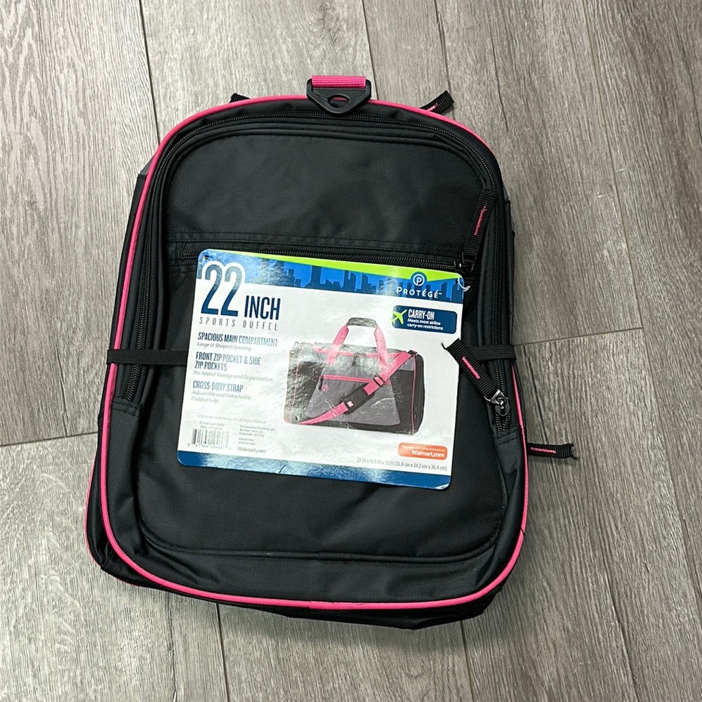 Protégé 22 inch sports duffel bag spacious main compartment front zip pocket new